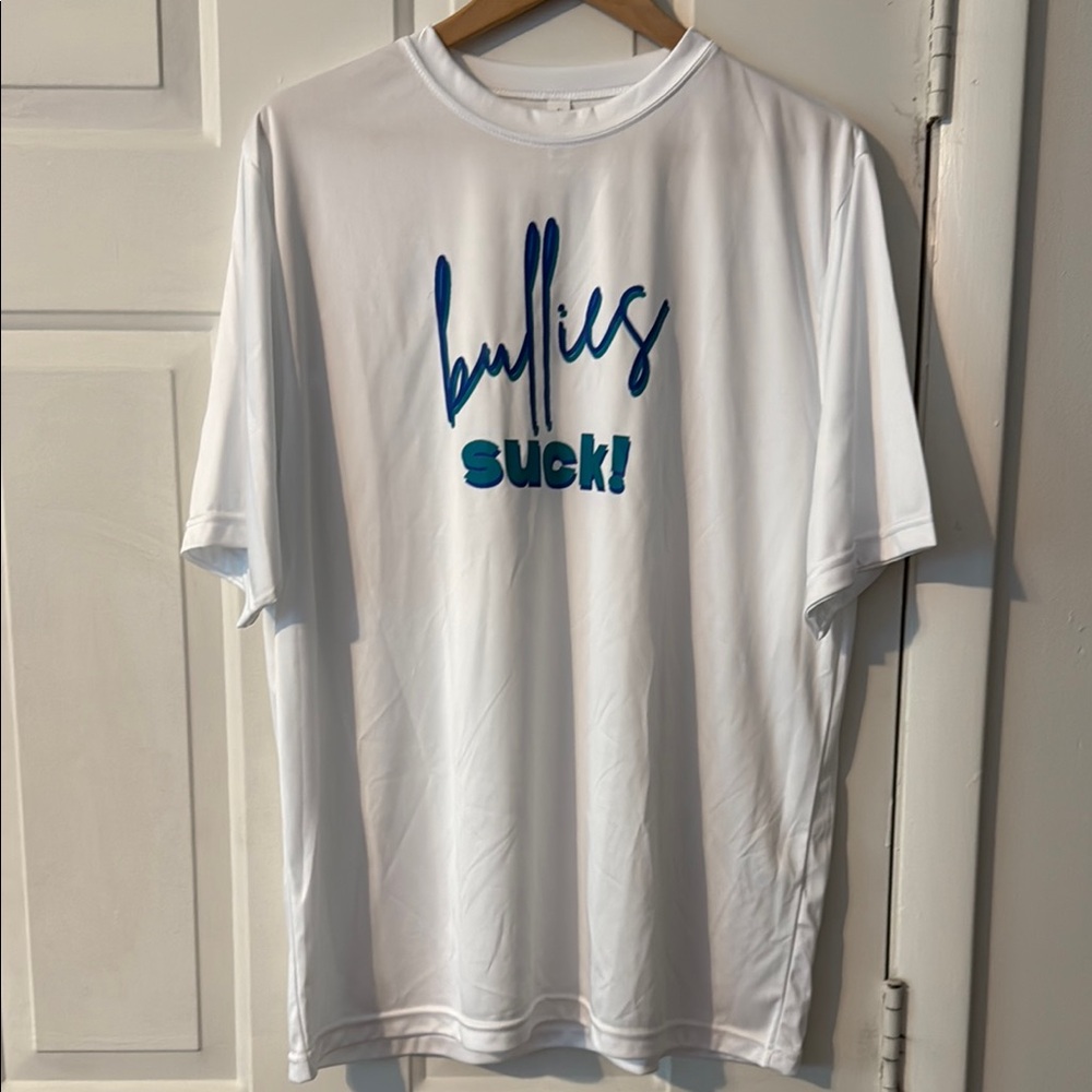 Bullies Suck! Blue/Green text on a White Short Sleeve Casual Tee. New/Never Worn